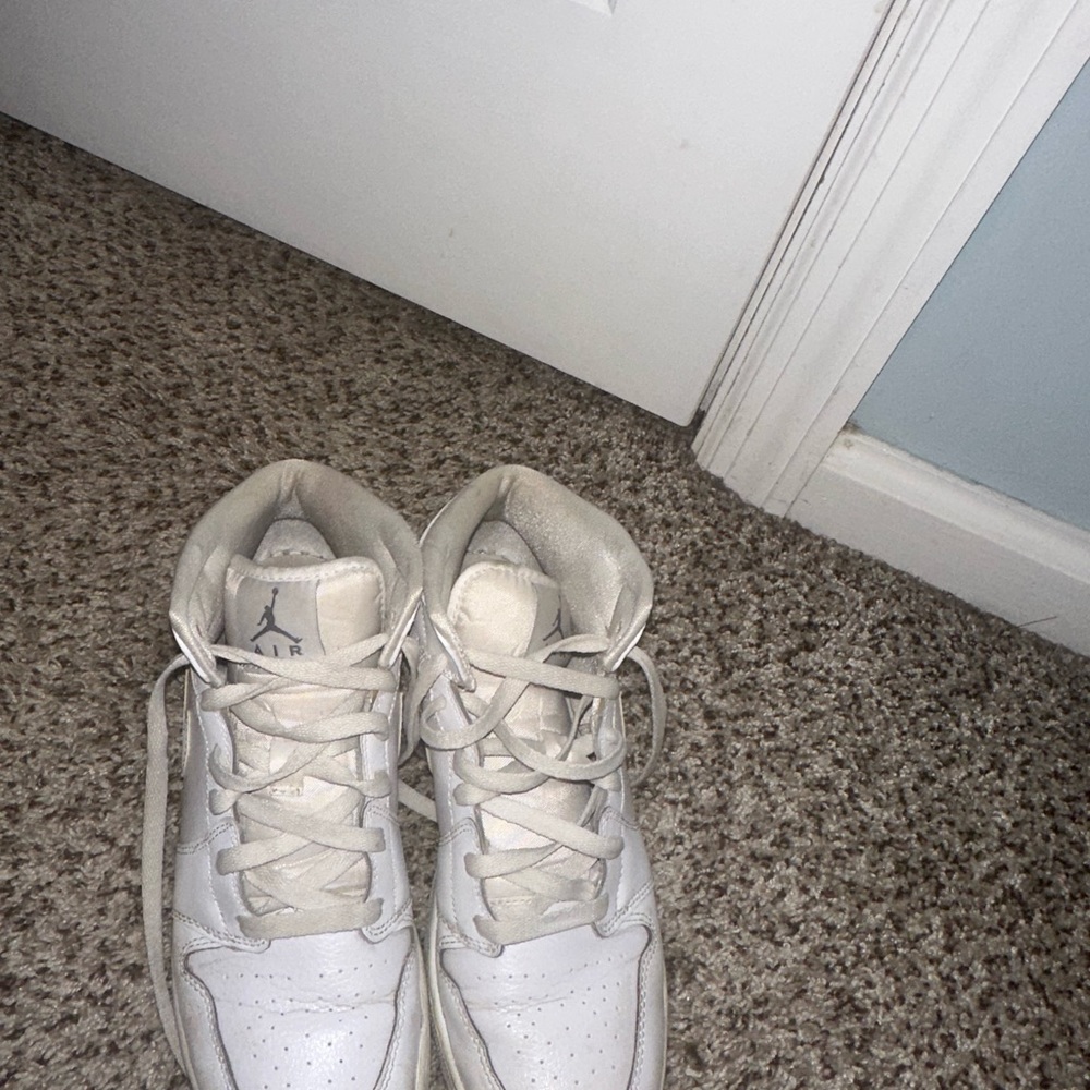 Jordan 1 mids - Picture 5 of 6